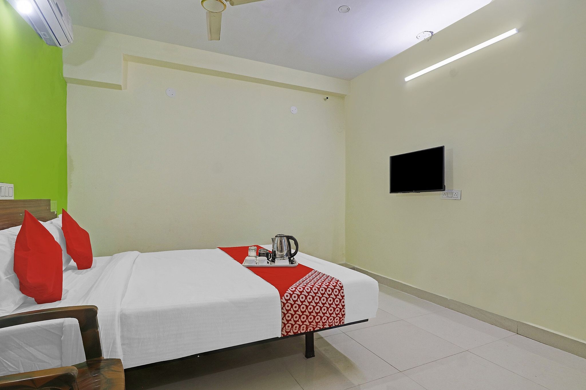 Super Hotel O Dk Reddy Square Classic Double or Twin 14