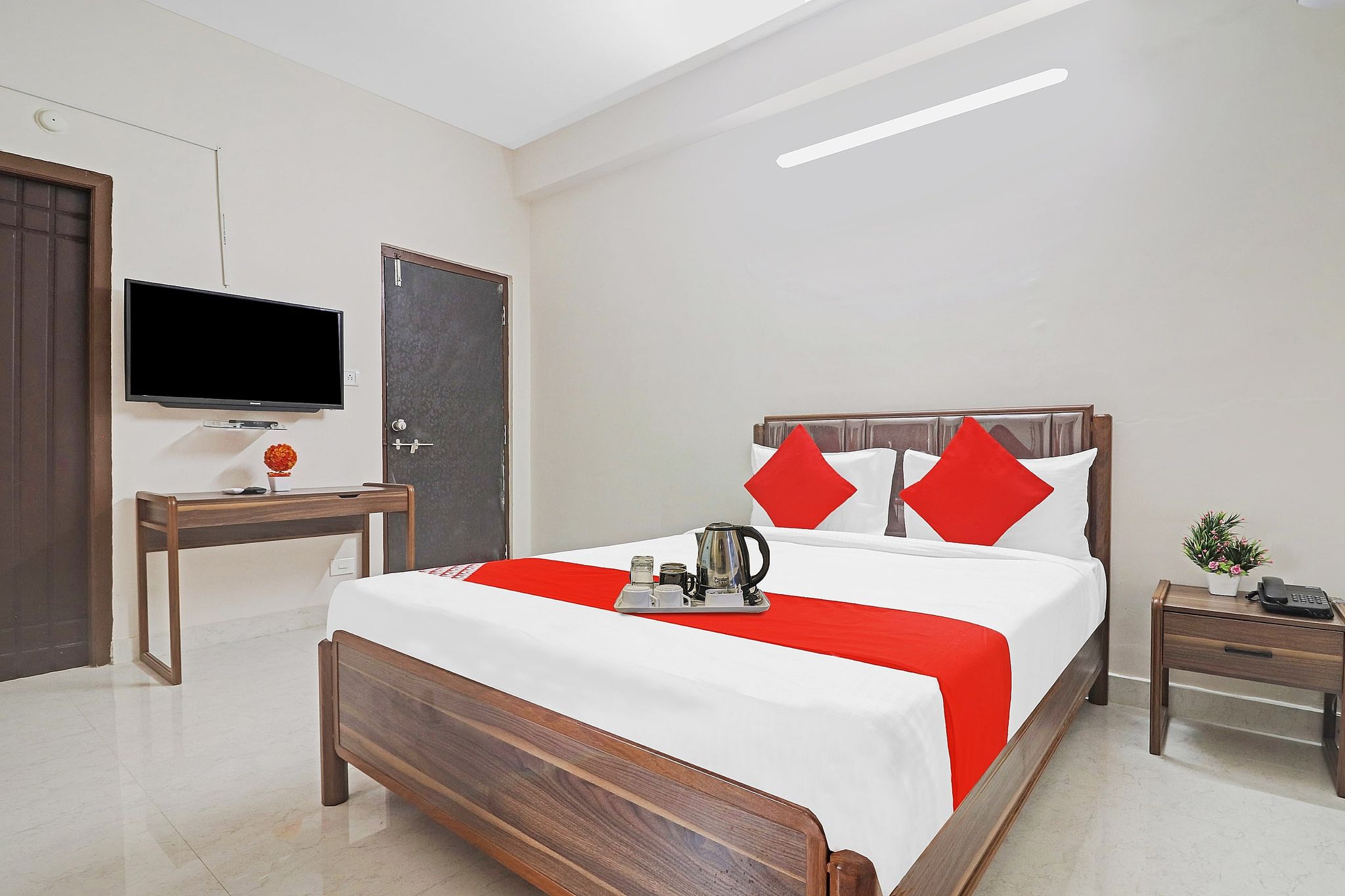 Hotel O SILVER SUITES Deluxe Room 5