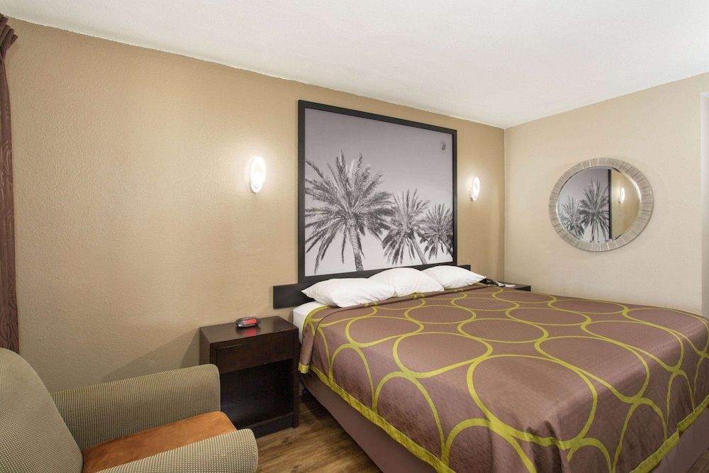 Room, 1 King Bed, Smoking