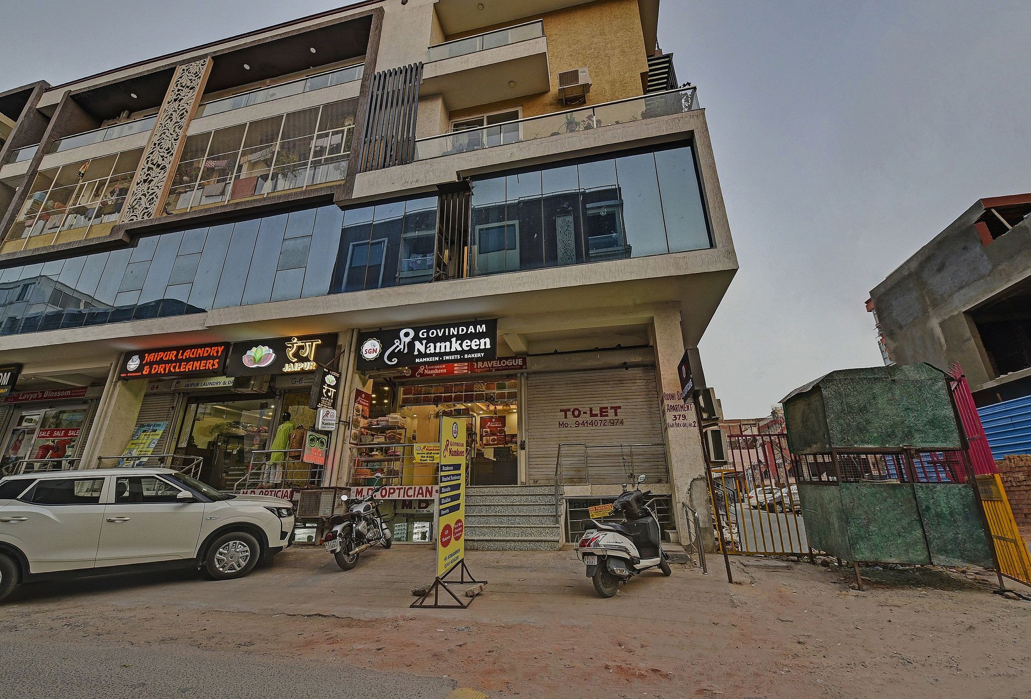undefined Townhouse 893 The Circle Rajapark 2