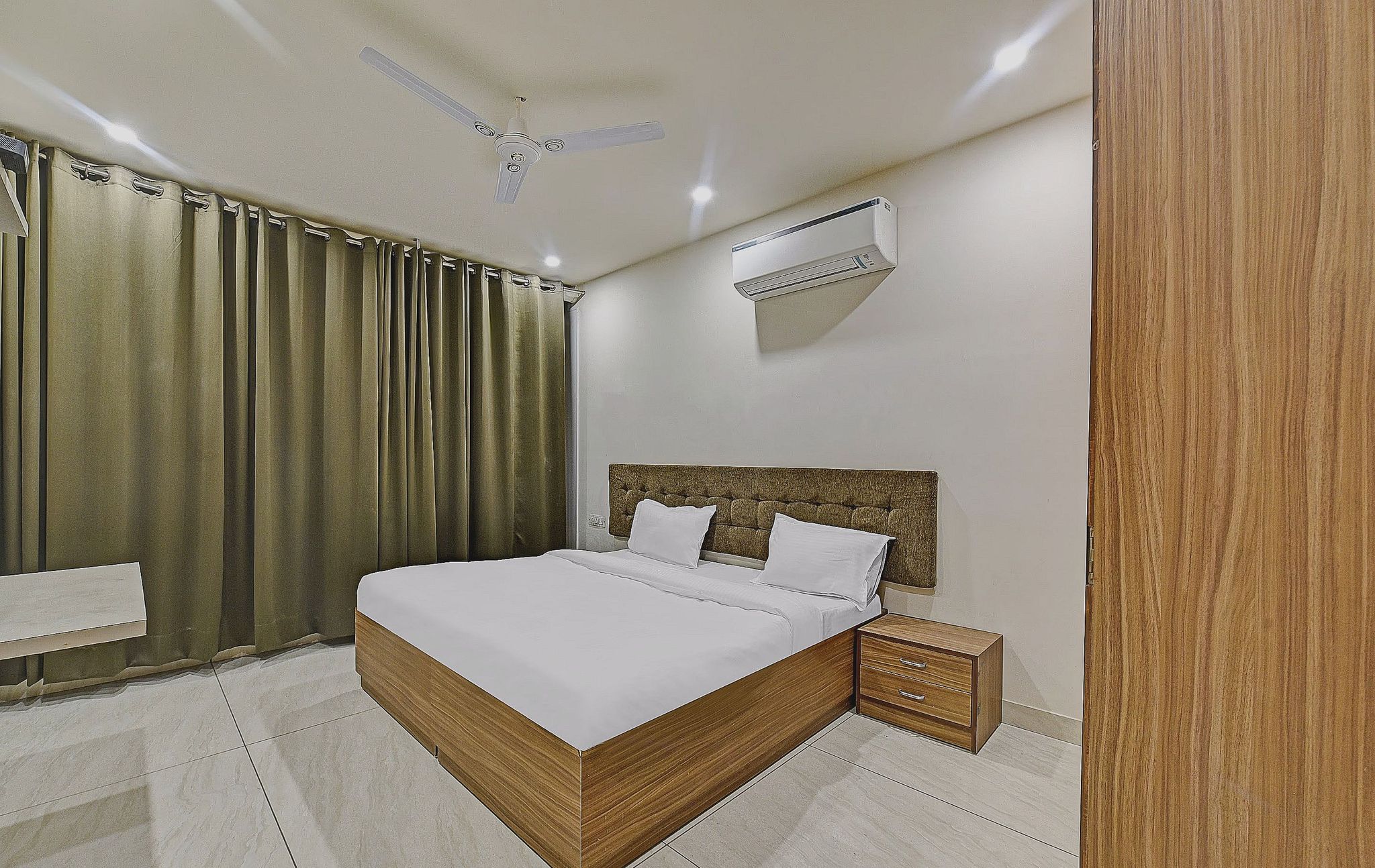 undefined Townhouse 893 The Circle Rajapark 4