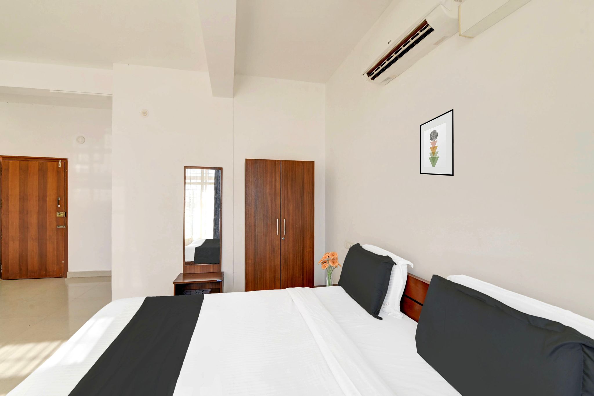 Super Collection O Madikeri City Center Near KSRTC Bus Stand Coorg Formerly Hotel Ragsys Classic Room 3