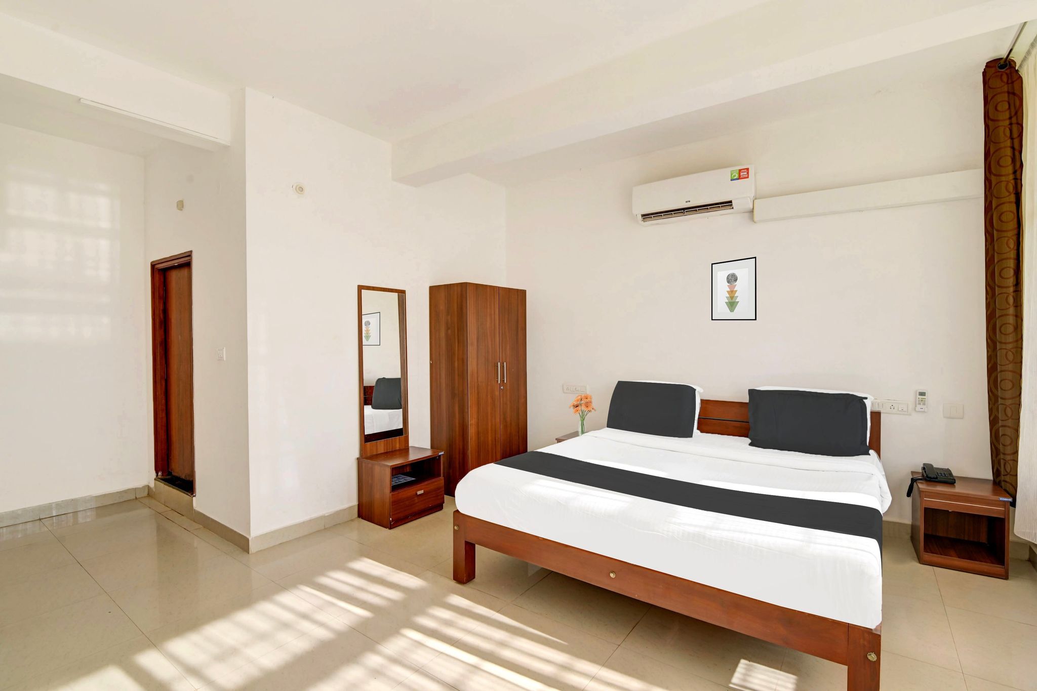 Super Collection O Madikeri City Center Near KSRTC Bus Stand Coorg Formerly Hotel Ragsys Classic Room 4