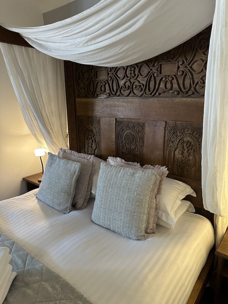 The Crooked Inn Double Room, Ensuite (4 Poster ) 2