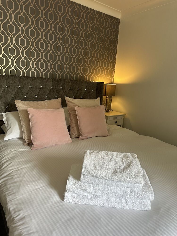 The Crooked Inn Twin Room, Ensuite, Courtyard View (Dog Friendly ) 2