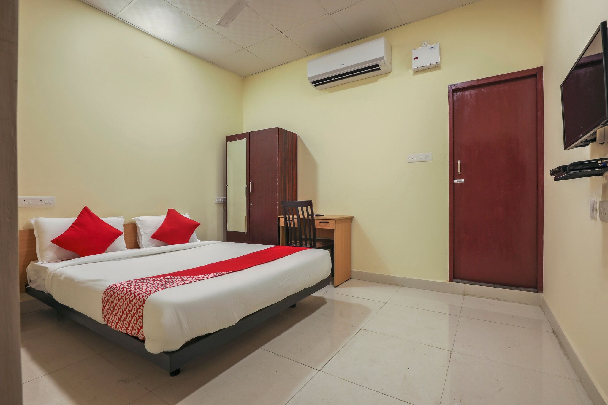 Hotel O by OYO Om Sakthi Hotel Classic Room 2