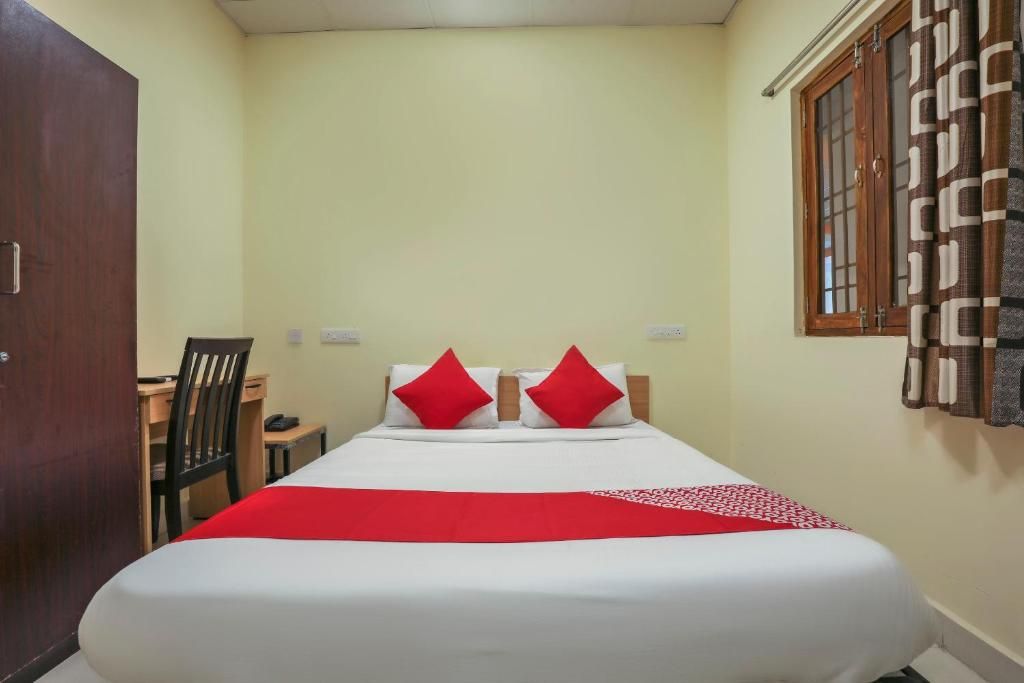 Hotel O by OYO Om Sakthi Hotel Classic Room 4