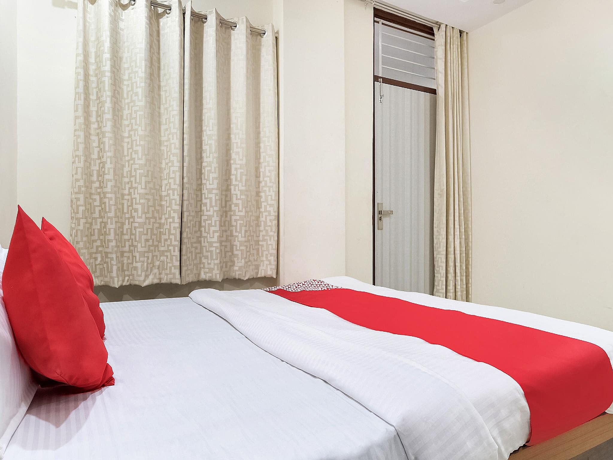 OYO 74321 Hotel Dwarika Palace Classic 8