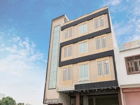 undefined OYO 74321 Hotel Dwarika Palace 3