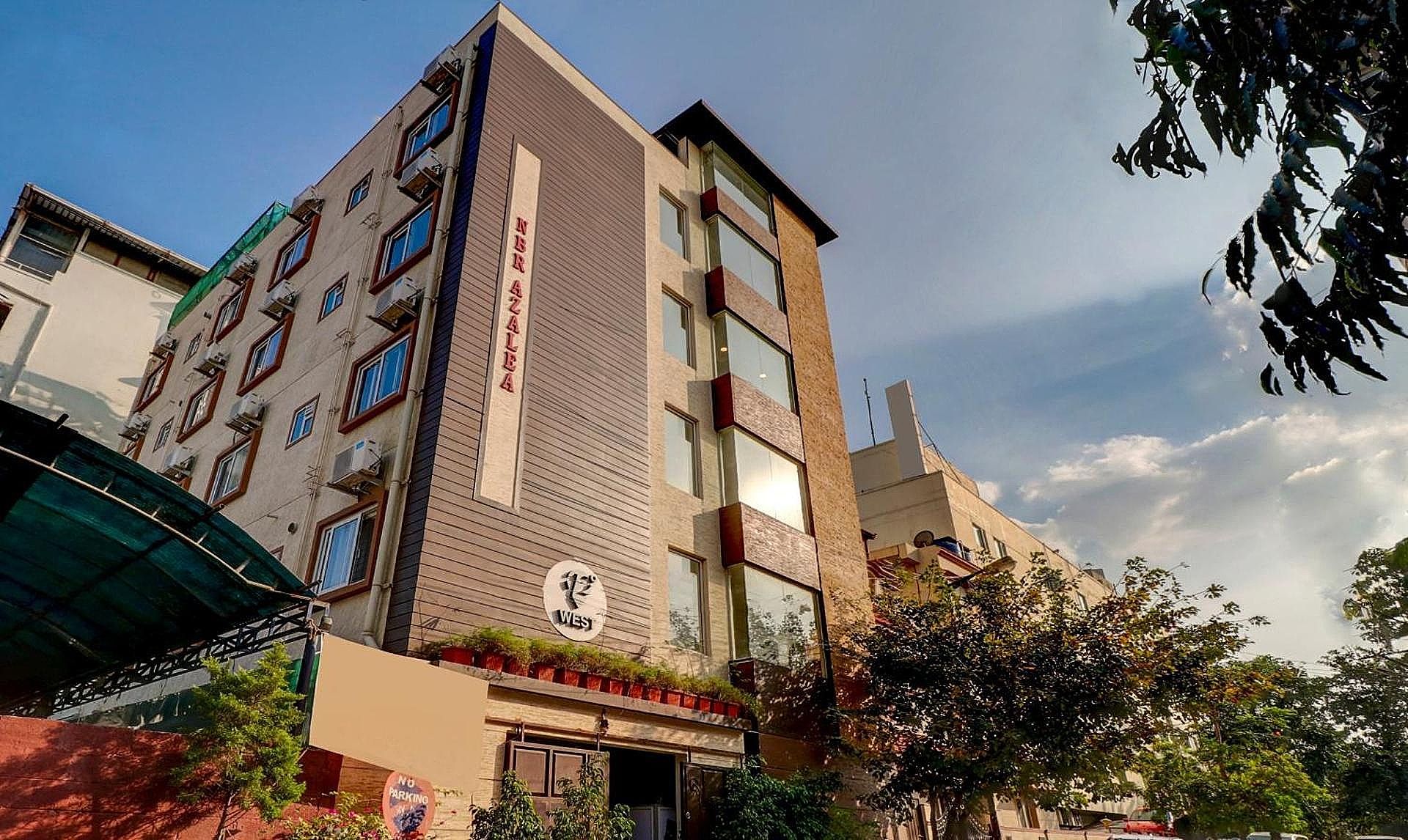 Collection O 10446 12 Degree West