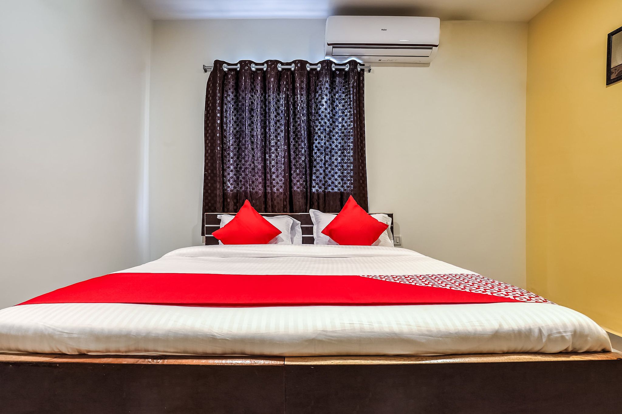 Capital O Saharsh Grand Near Shilparamam Classic Room 18