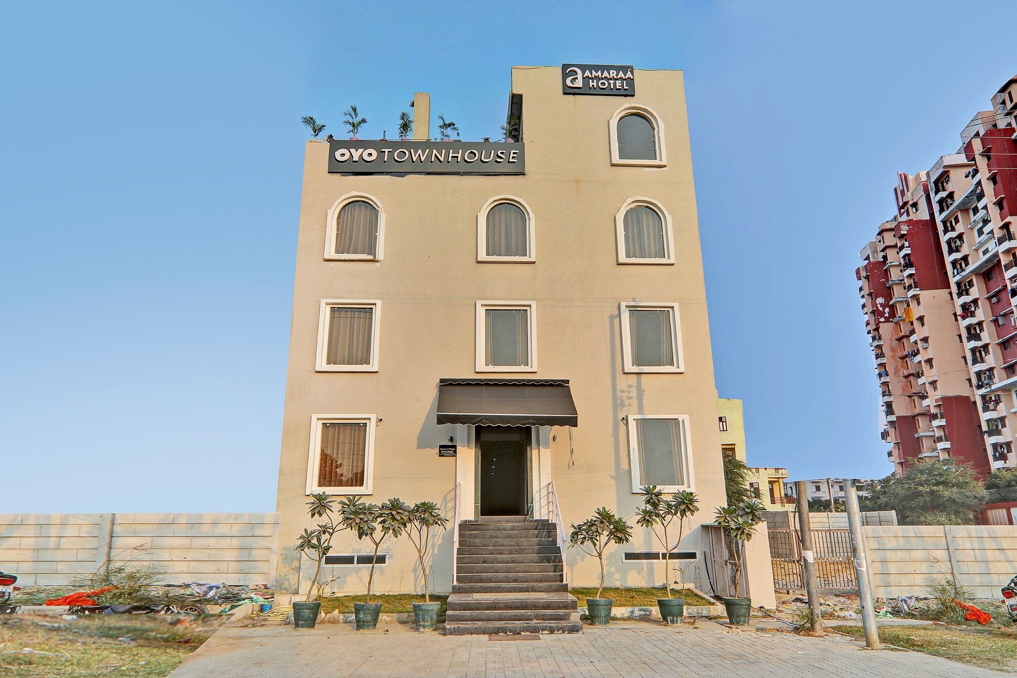 Townhouse Amaraa Hotel Near Phoenix Palassio