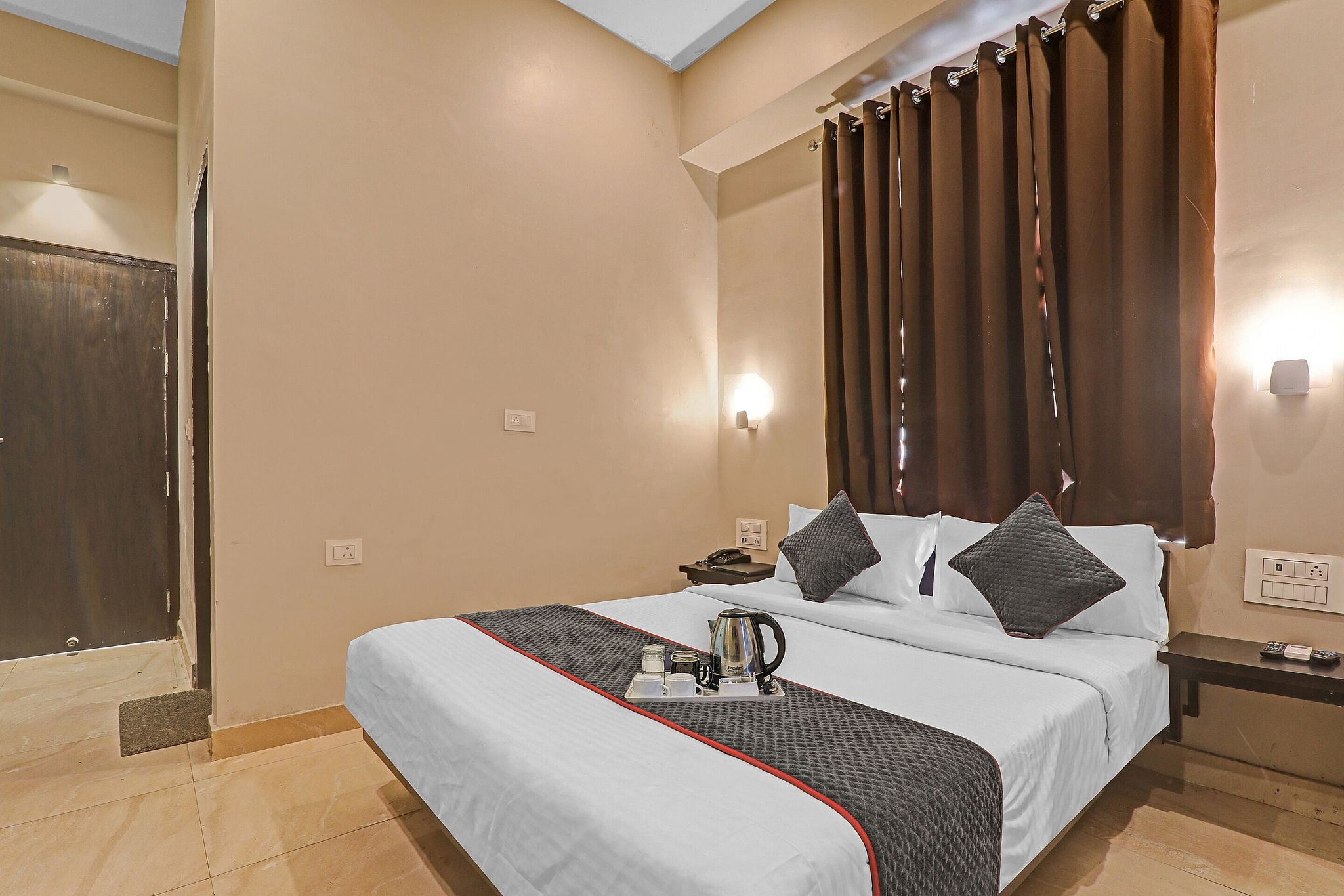Townhouse Amaraa Hotel Near Phoenix Palassio Classic 4