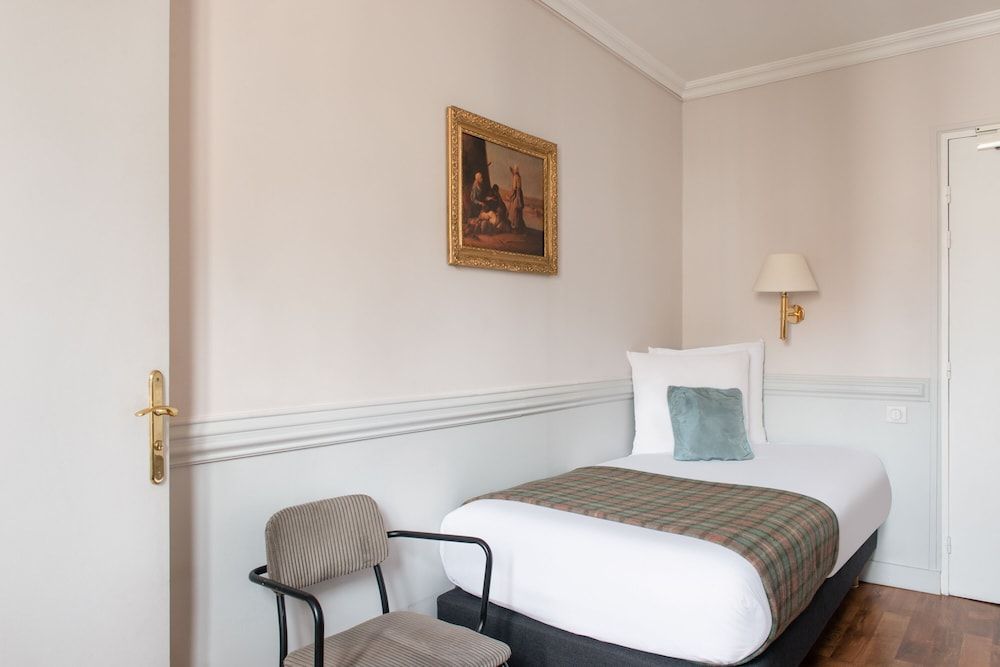 undefined Hotel de la Porte Dorée 8