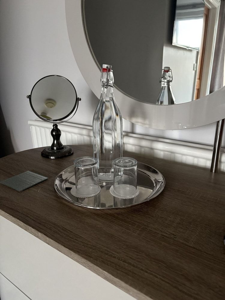 Bay Tree House Twin Room, Private Bathroom 6