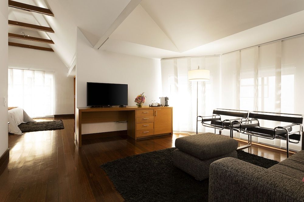 Bh la Quinta- Suites Traditional Room 8