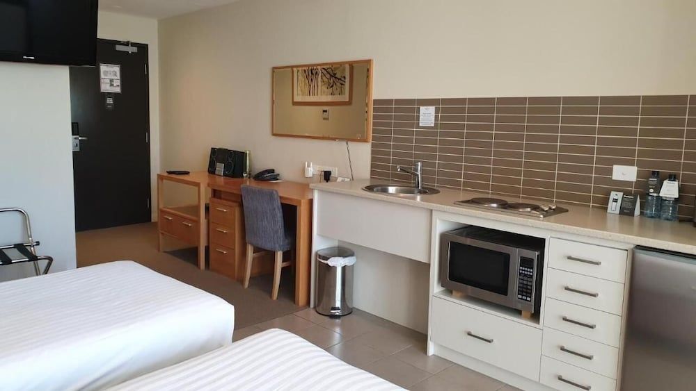 Quest Scarborough Studio, Roll-in Shower (1 King Bed or 2 Single Beds)