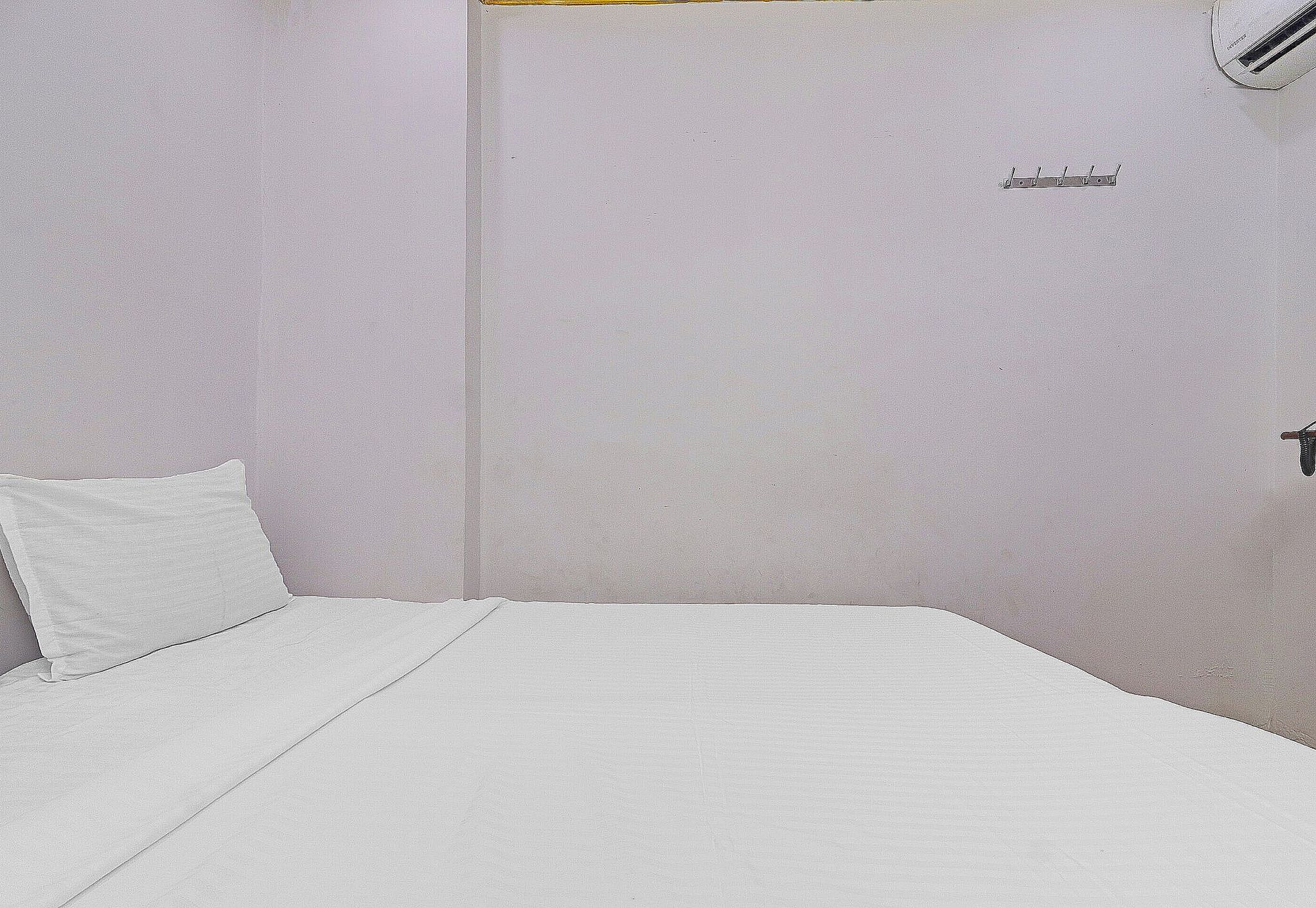 OYO 71930 V Guest Inn Classic 11