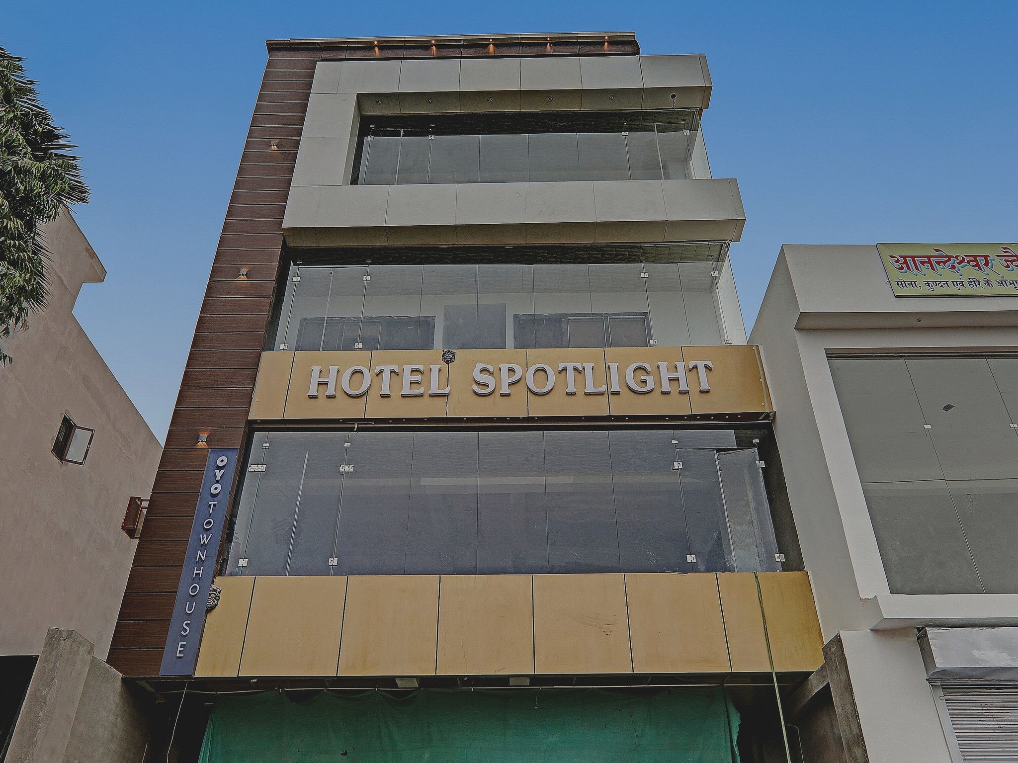 Townhouse Hotel Spotlight