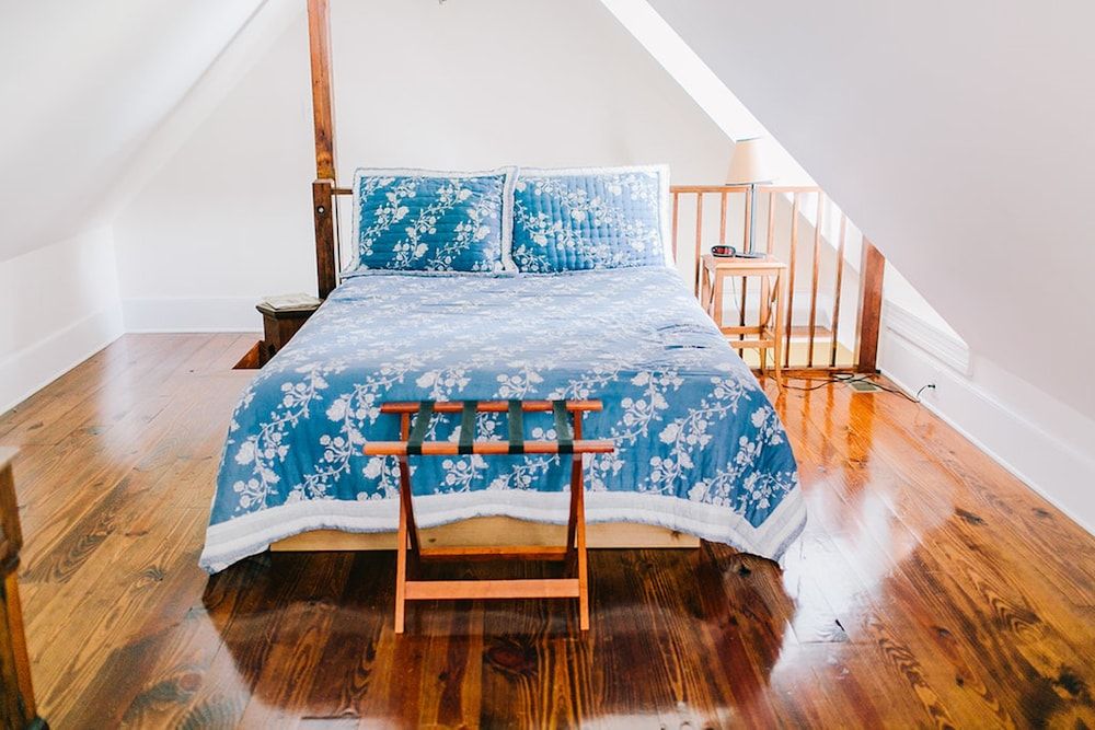 Stevenson Ridge Standard House, Private Bathroom (The Civil War House)