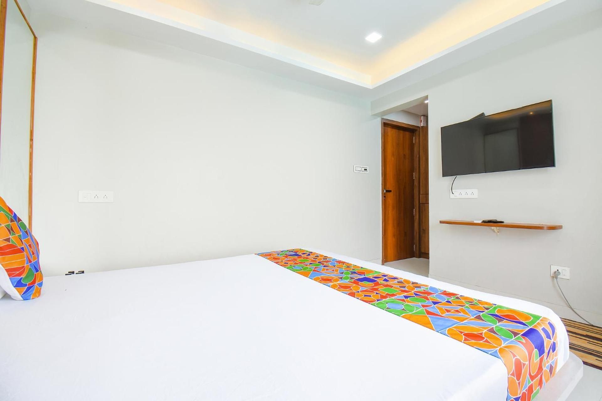 Super Townhouse OAK Hotel Rajmudra