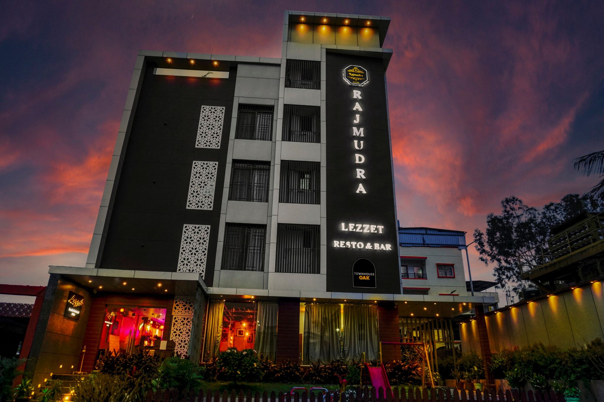 undefined Townhouse OAK Hotel Rajmudra 8