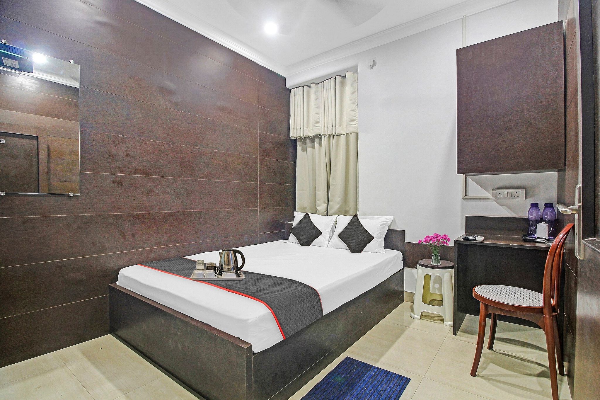Super Townhouse Centre Point Inn Near Esplanade Metro Station Classic 5