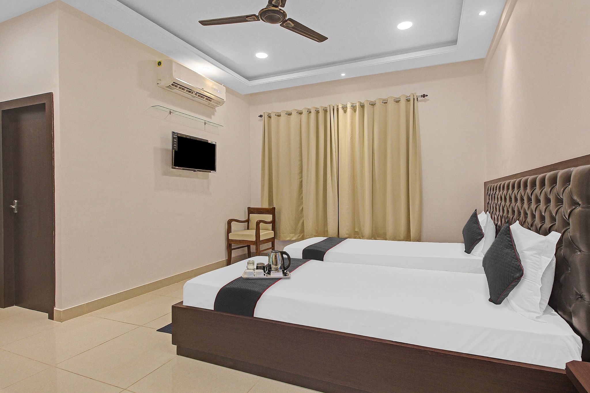Super Townhouse Centre Point Inn Near Esplanade Metro Station Classic 6