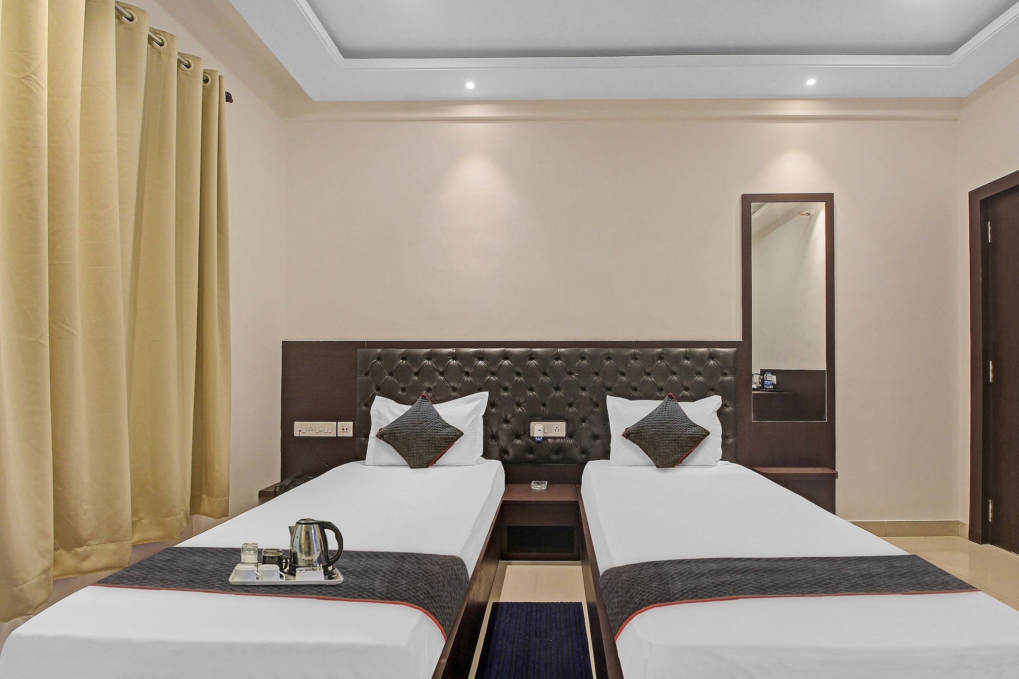 Super Townhouse Centre Point Inn Near Esplanade Metro Station Classic 16