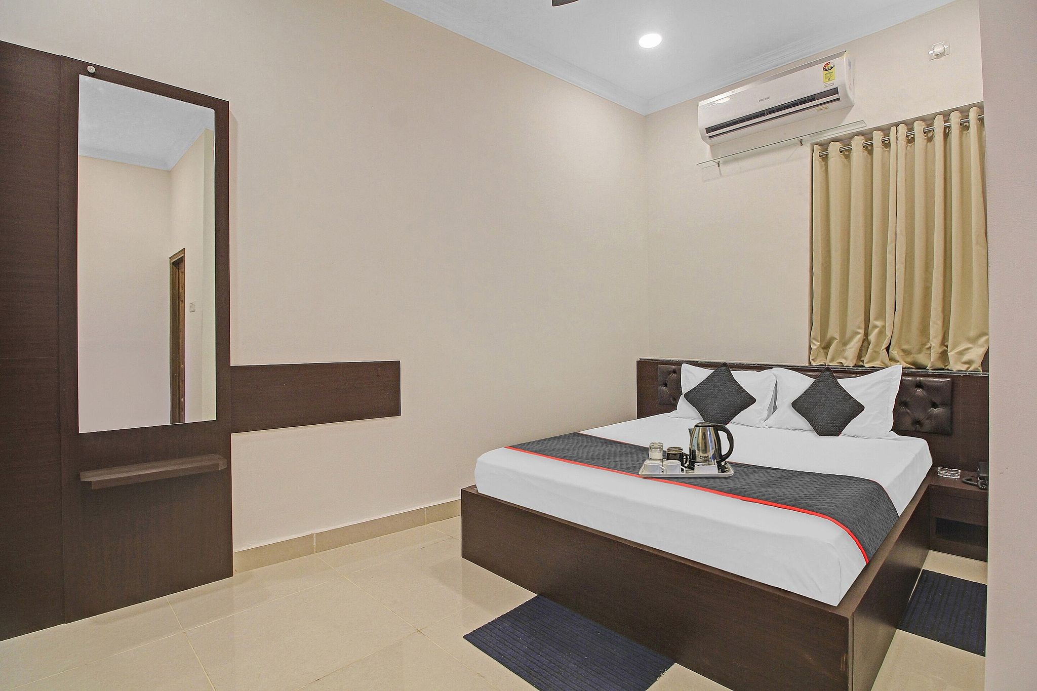 Super Townhouse Centre Point Inn Near Esplanade Metro Station Classic 13
