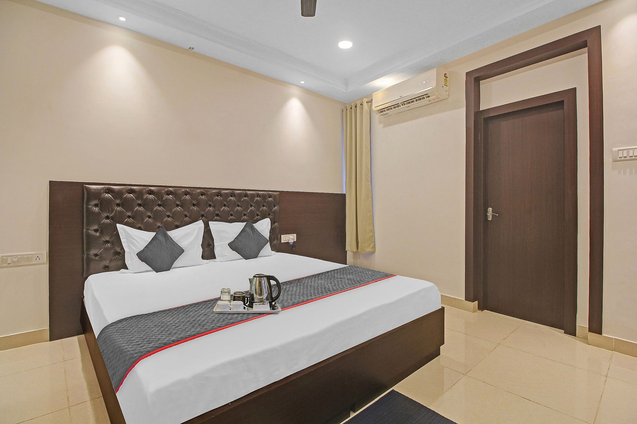 Super Townhouse Centre Point Inn Near Esplanade Metro Station Classic 15