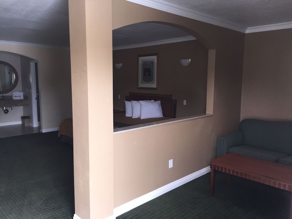 Walnut Inn & Suites West Covina Jetted Spa Suite, 1 King Bed(Non-Smoking) 8