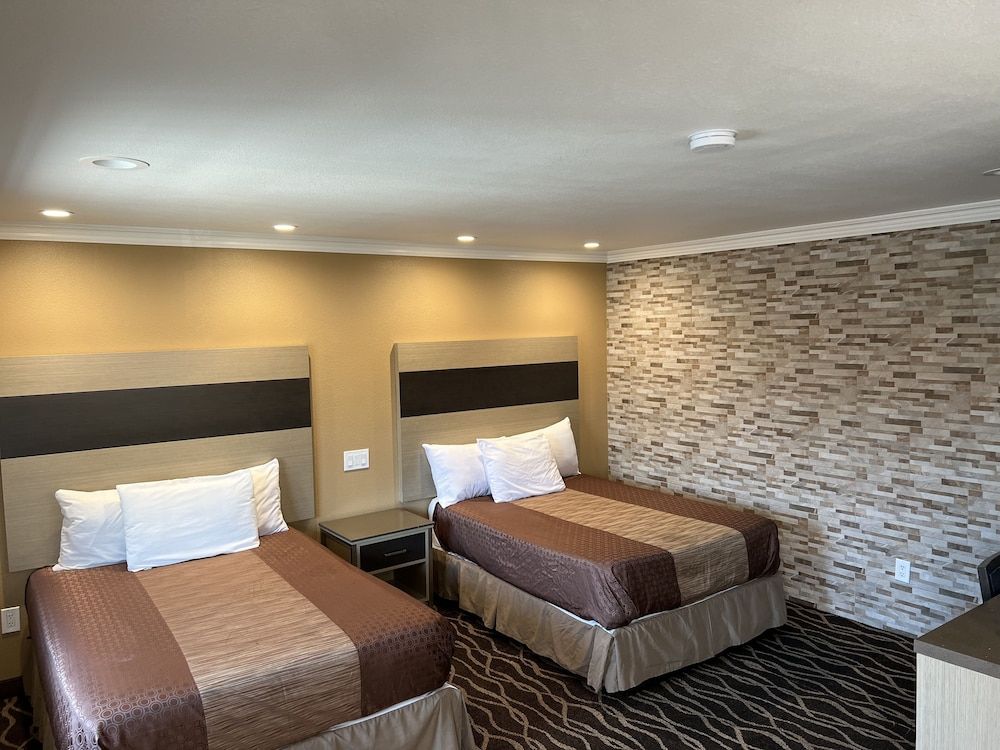 Walnut Inn & Suites West Covina Deluxe Double Bed (Non-Smoking/Smoking) 5