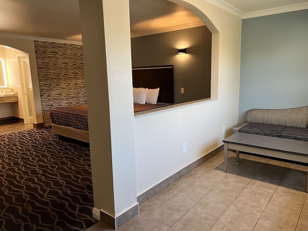 Walnut Inn & Suites West Covina Jetted Spa Suite, 1 King Bed(Non-Smoking) 10