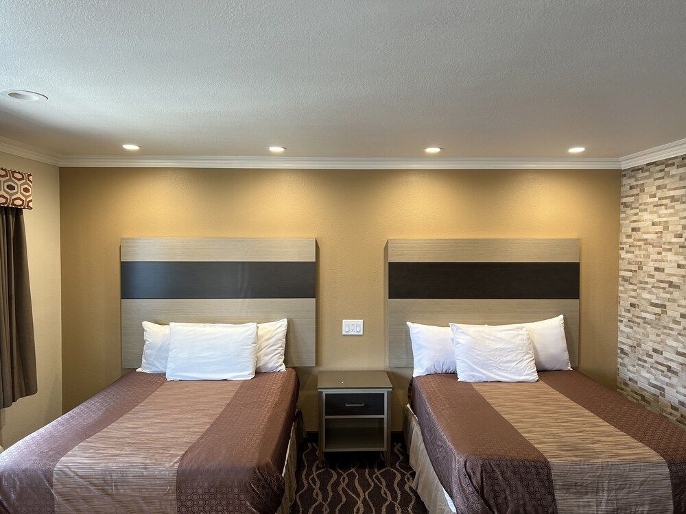 Walnut Inn & Suites West Covina Deluxe Double Bed (Non-Smoking/Smoking) 4