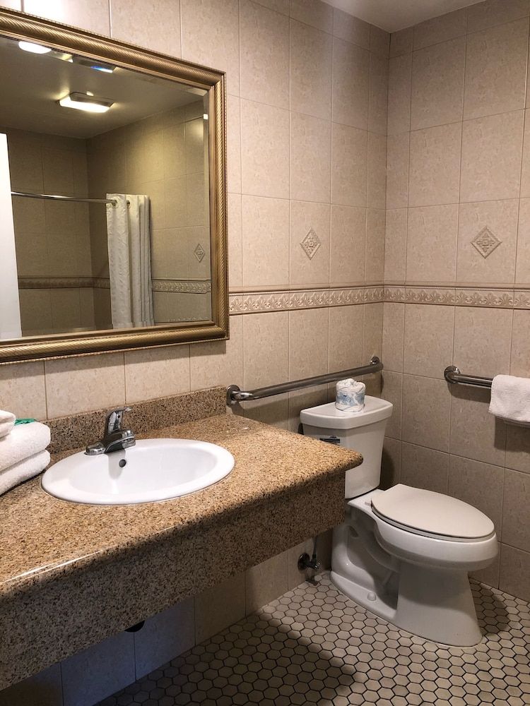 Walnut Inn & Suites West Covina Studio Suite, 1 King Bed (Non-Smoking) 4