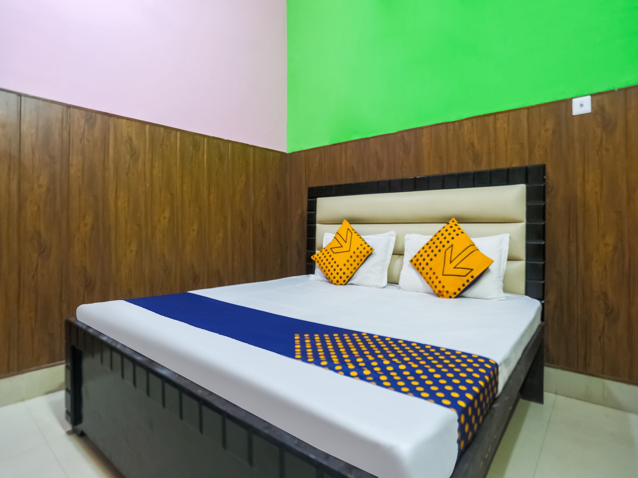 SPOT ON 77029 Sahil Palace Classic Room 2