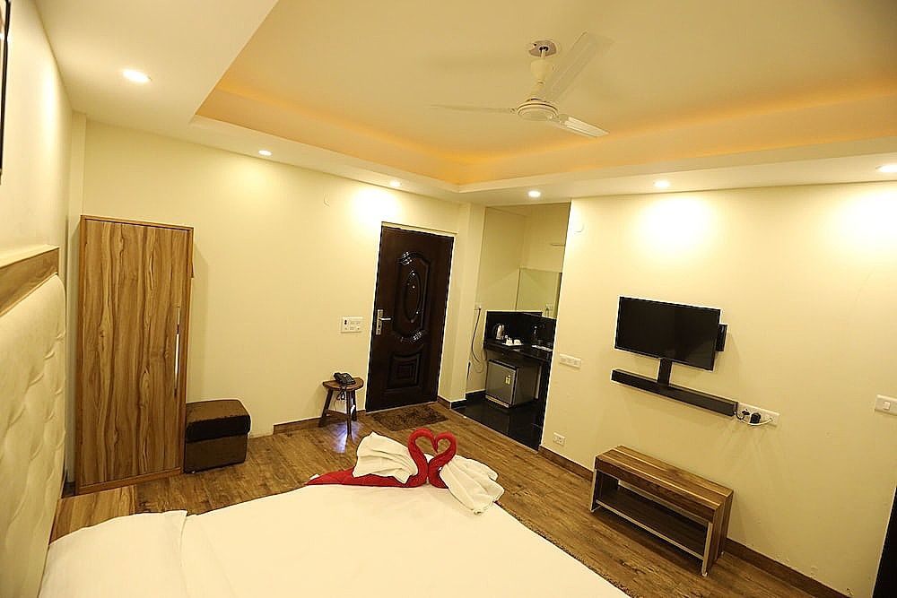 Avenue 18 Resort Standard Room 5