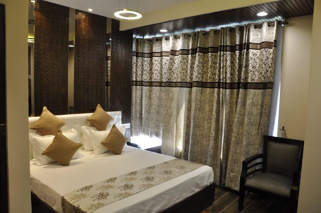 Sartaj the Crown Super Deluxe Room 2