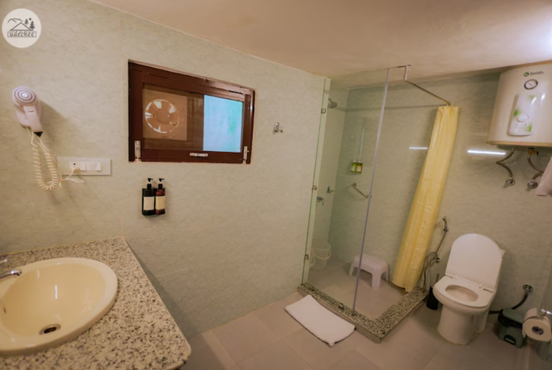 Udechee Huts Deluxe Single Room Cottage 3