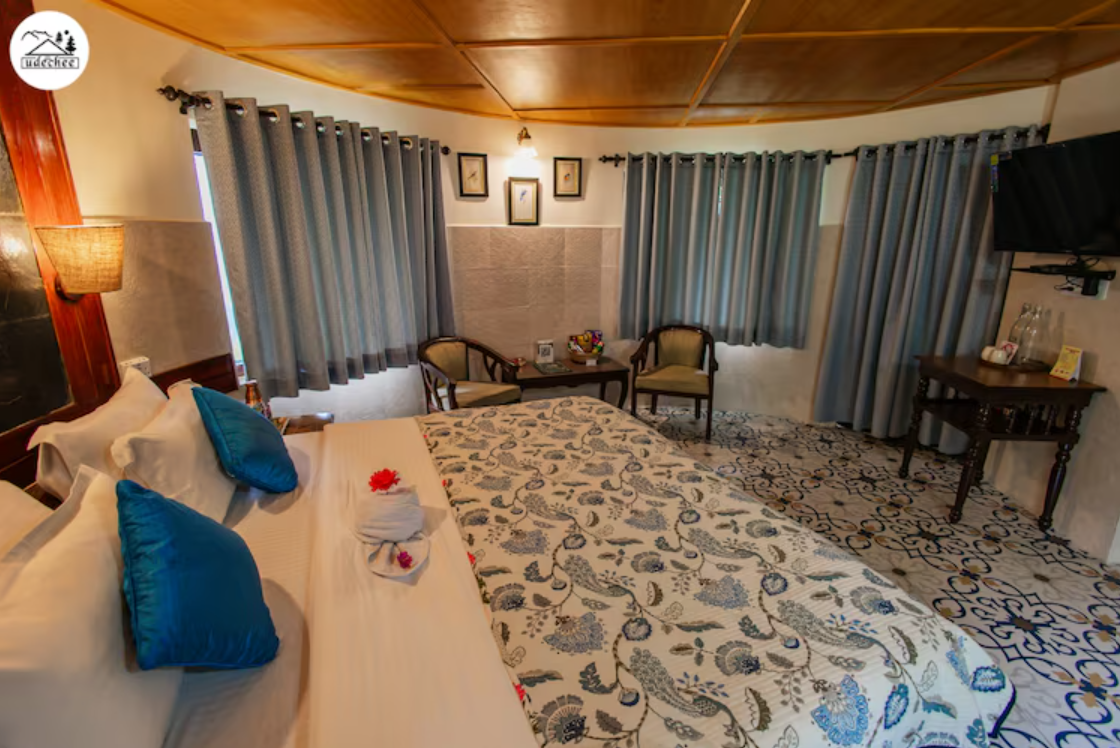 Udechee Huts Deluxe Single Room Cottage 9