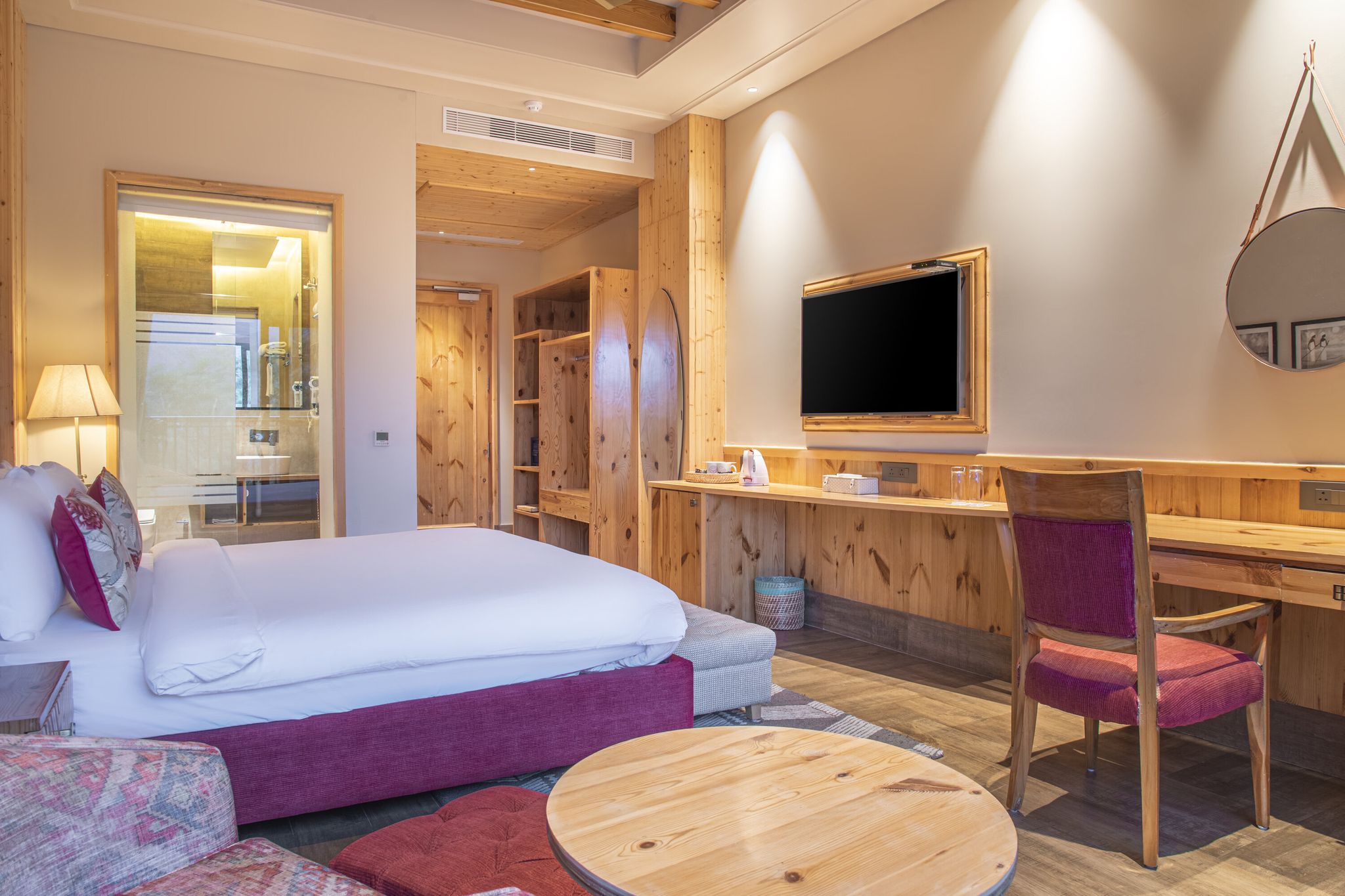 Echor Mandara Tree Villa Dharamshala Magnolia Room with Balcony and Forest View 2