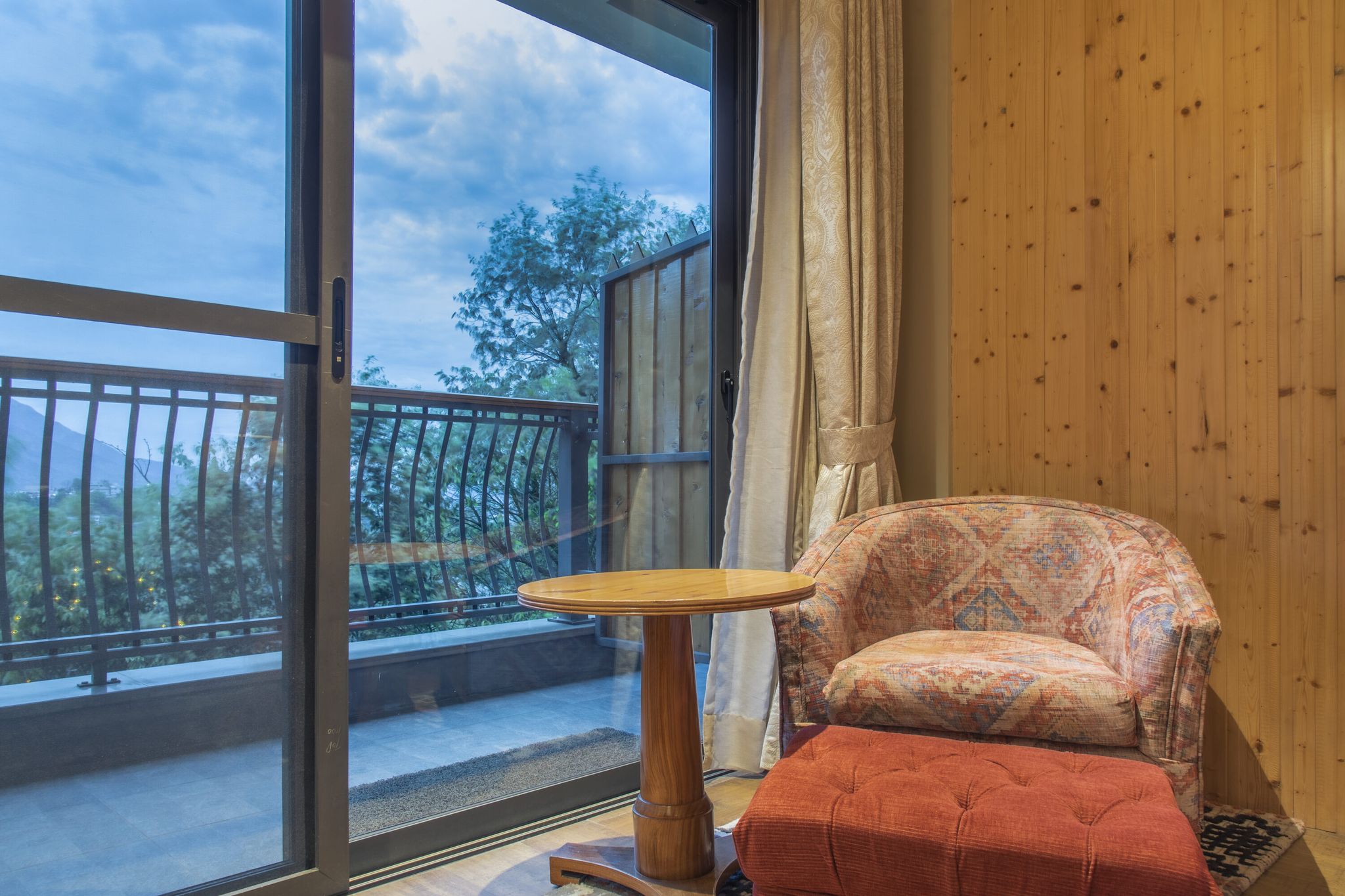 Echor Mandara Tree Villa Dharamshala Magnolia Room with Balcony and Forest View 6