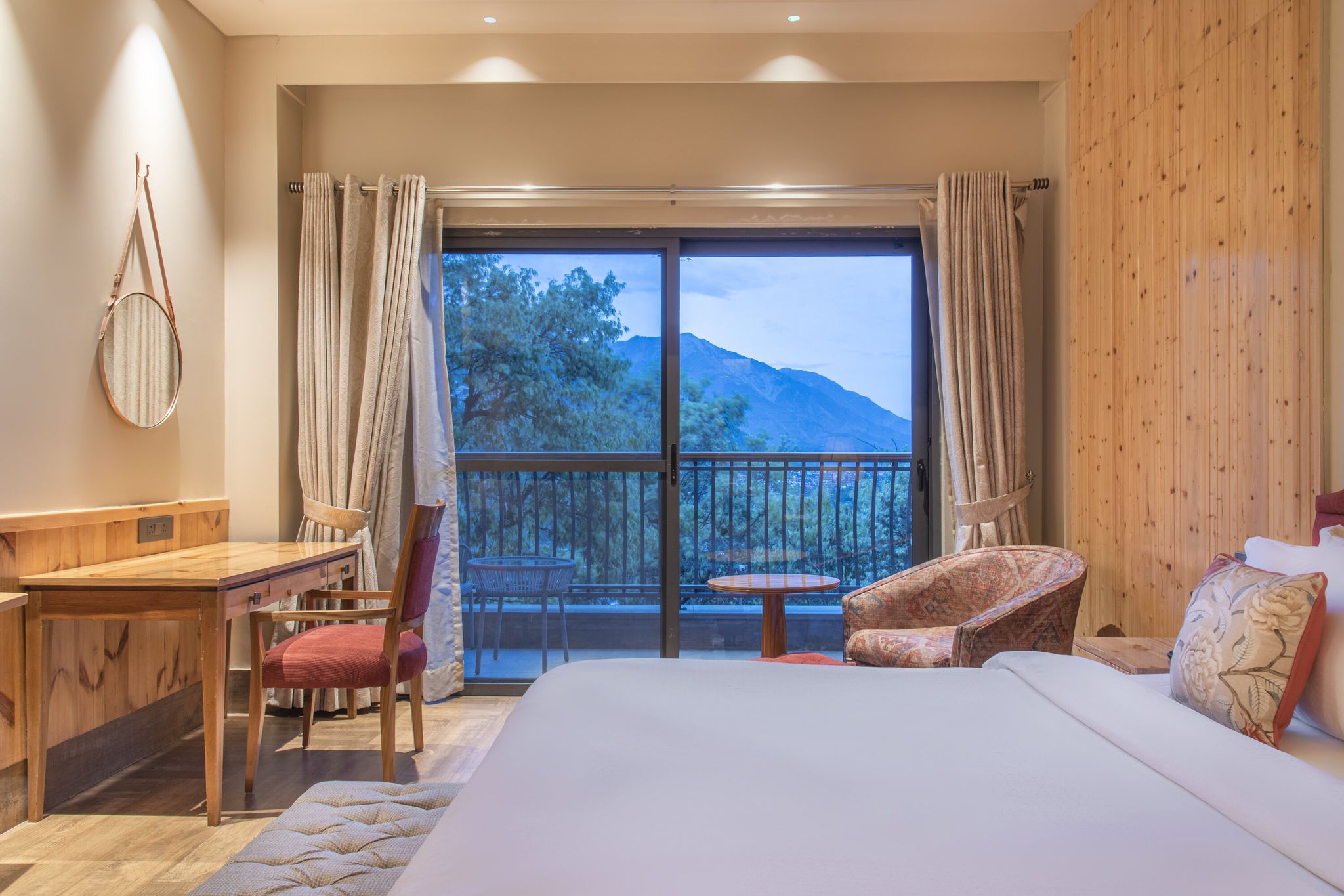 Echor Mandara Tree Villa Dharamshala Magnolia Room with Balcony and Forest View 8