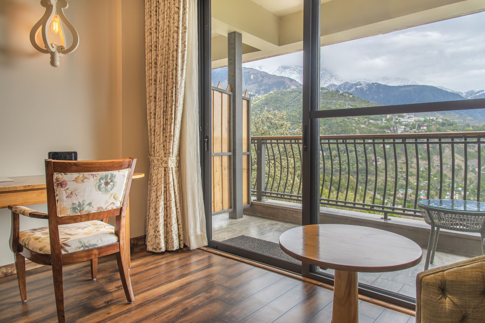 Echor Mandara Tree Villa Dharamshala Magnolia Room with Balcony and Forest View 5