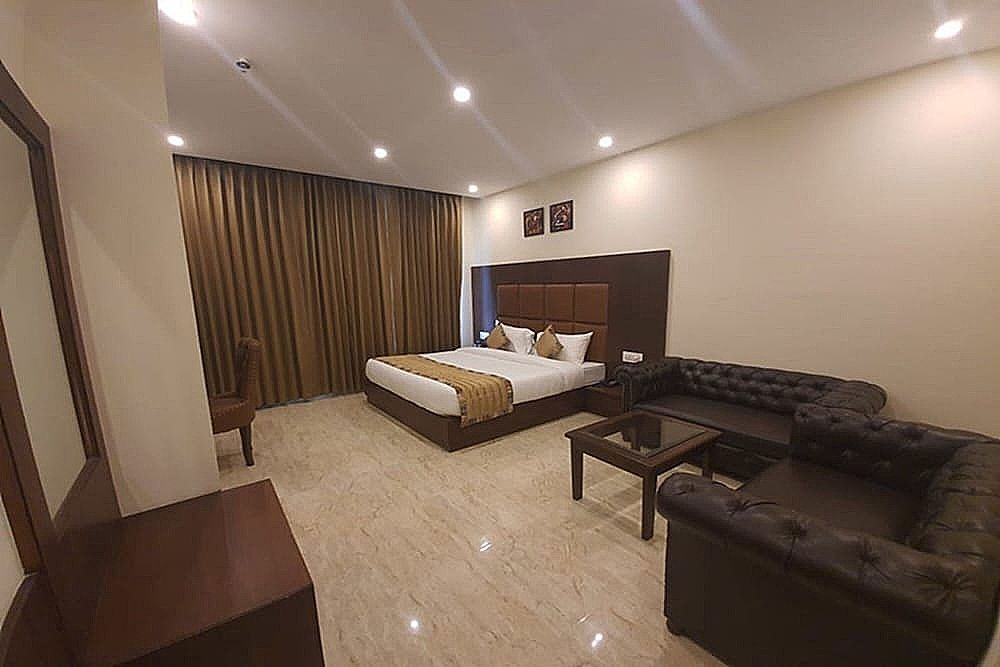 Hotel Crosswind West Deluxe Room 9