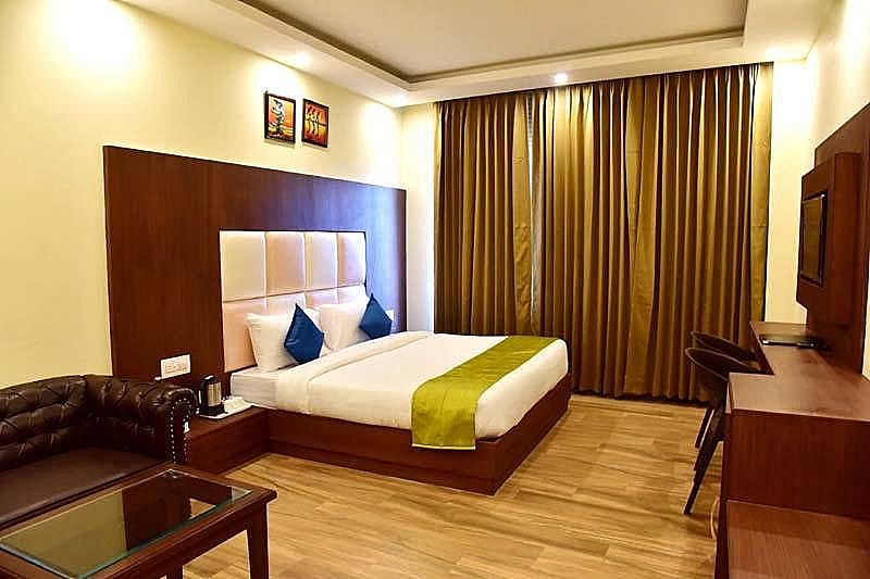 Hotel Crosswind West Deluxe Room with Balcony 8