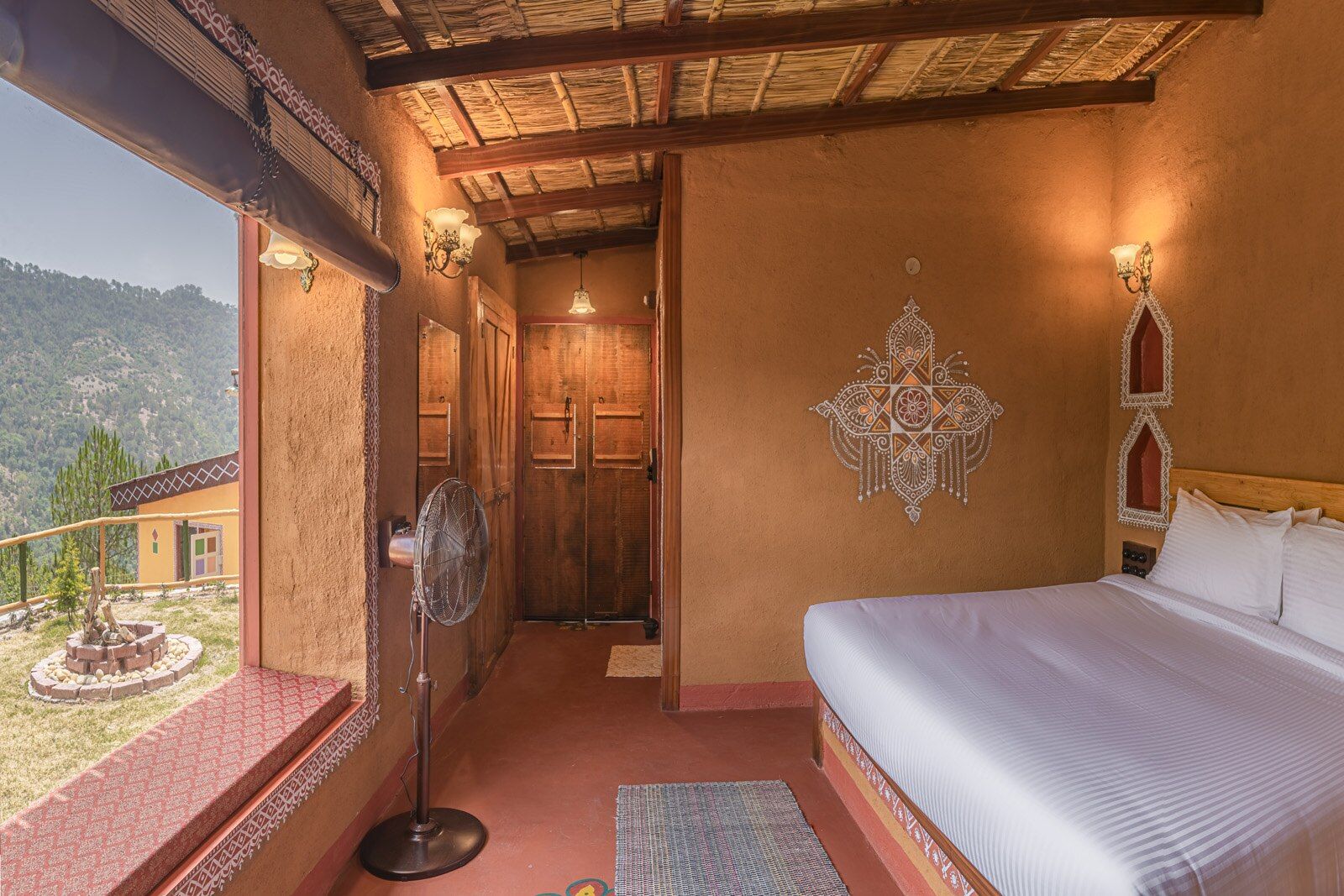 A Kasauli Ggaon by Echor Sukoon Cottage with Private Lawn (Mountain View) 7