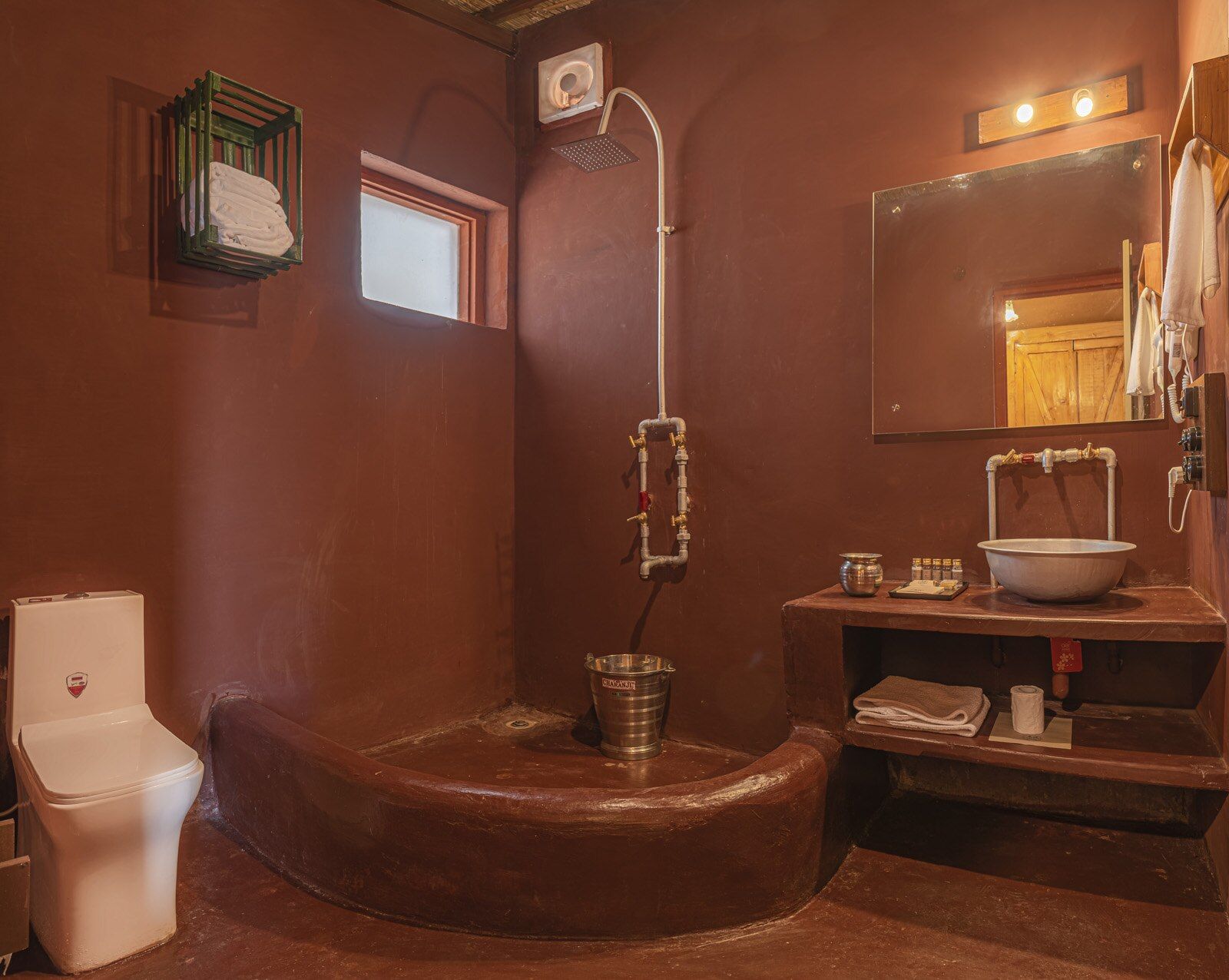 A Kasauli Ggaon by Echor Sukoon Cottage with Private Lawn (Mountain View) 4