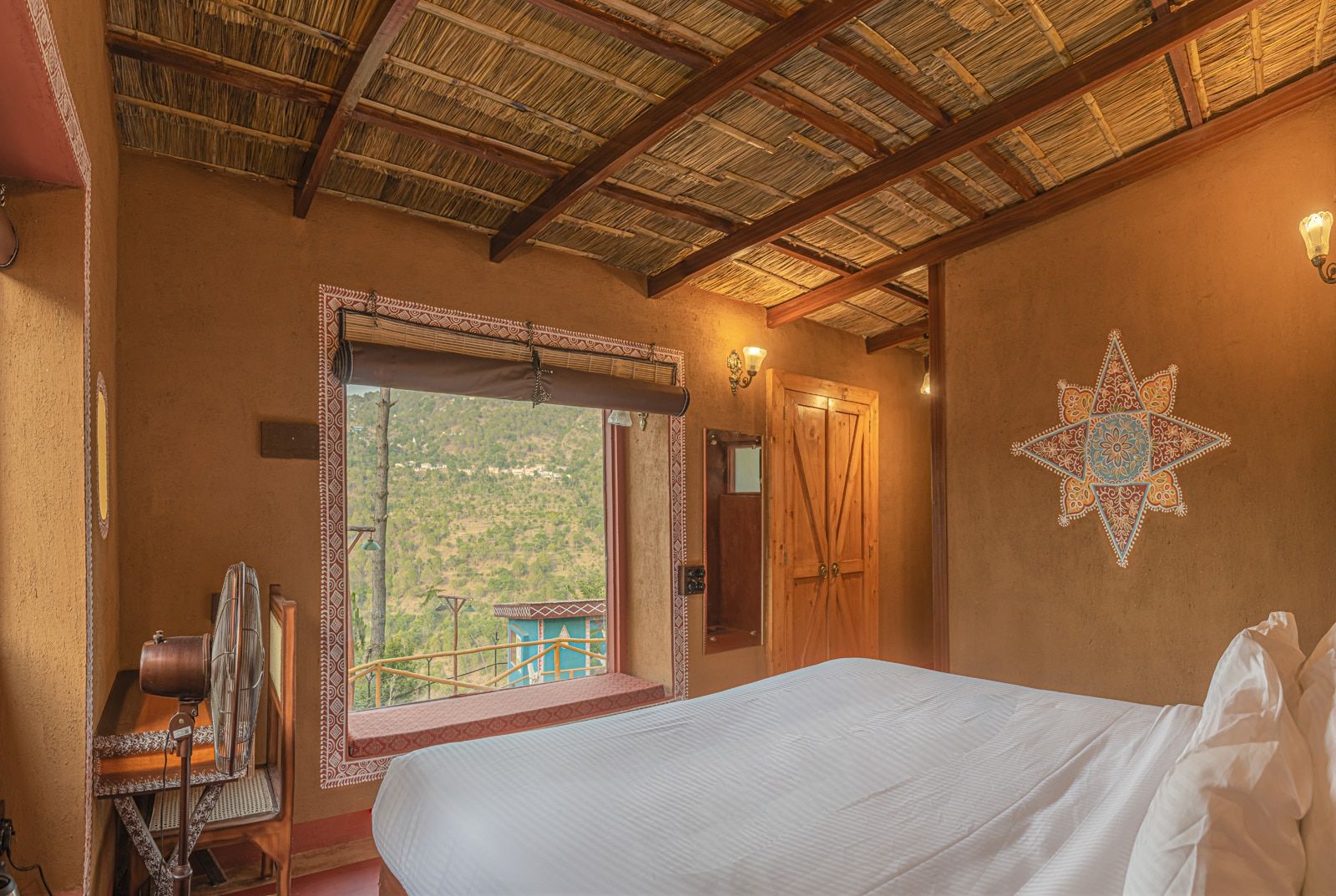 A Kasauli Ggaon by Echor Prakriti Cottage with Mountain-view with Private Lawn 11